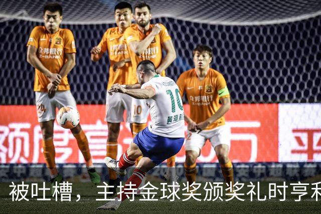 被吐槽，主持金球奖颁奖礼时亨利多次陷入尴尬场面